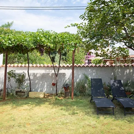 House Eufemia Semesterbostad Valtura