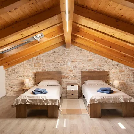 House Eufemia Nyaraló Valtura